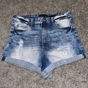 Size 7, Kendall & Kylie “the icon short”, acid wash